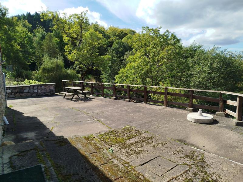 Maison - 305 m² - 9 pièces