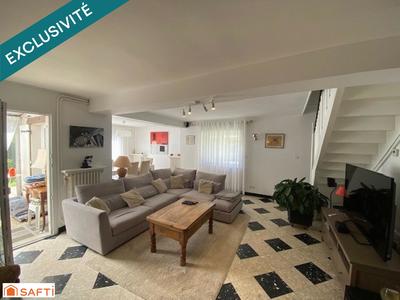 Maison - 275 m² - 8 pièces