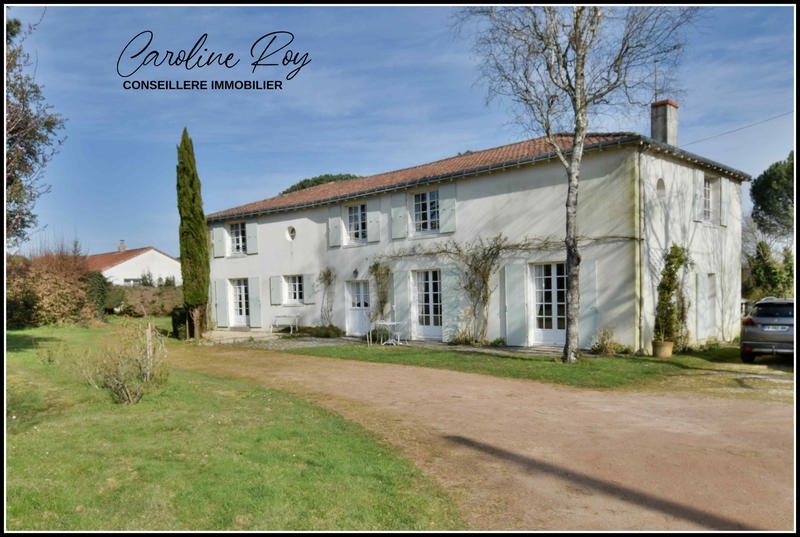 Maison - 288 m² - 8 pièces