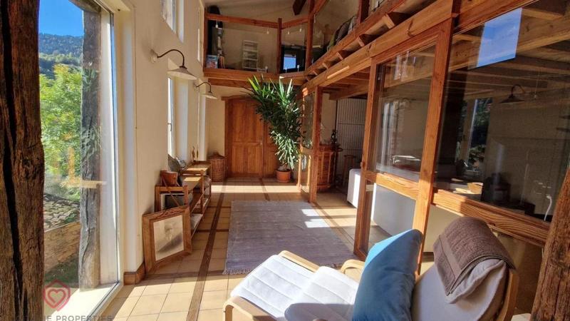 Demeure - 305 m² - 10 pièces