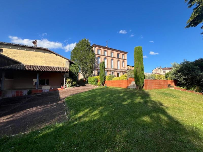 Maison - 380 m² - 9 pièces