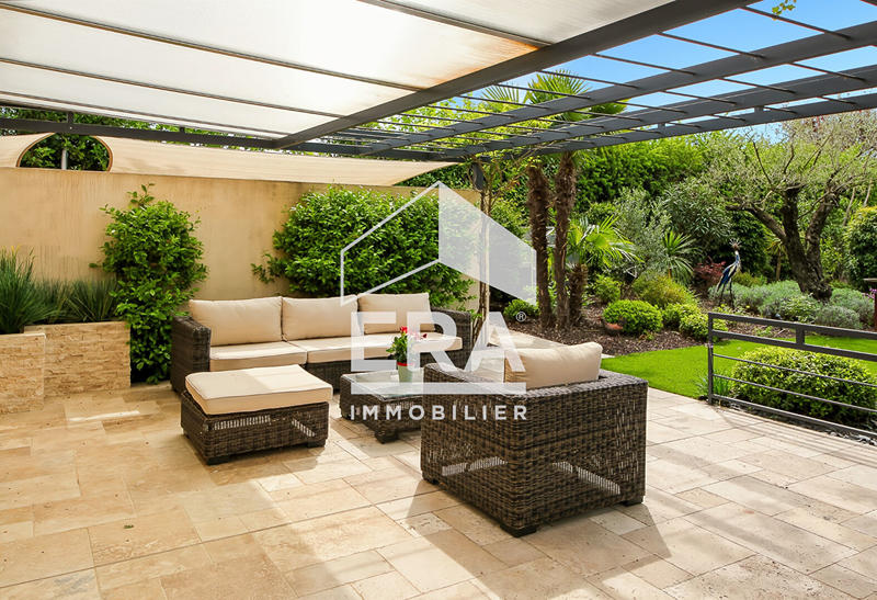 Maison - 240 m² - 9 pièces