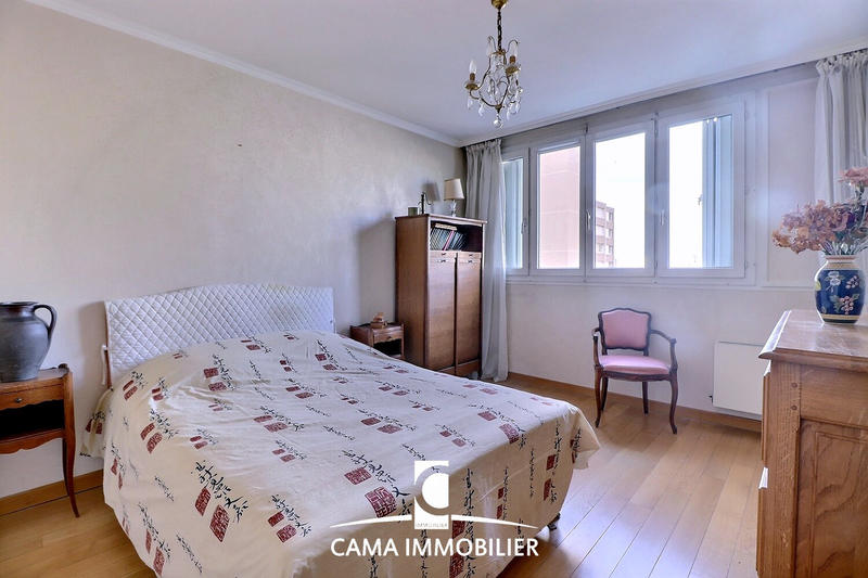 Appartement - 95 m² - 5 pièces