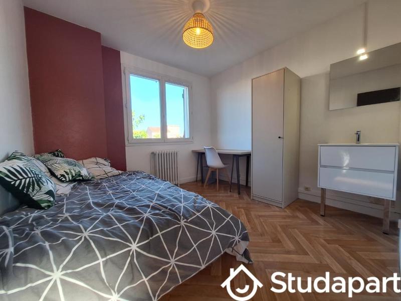 Chambre - 12 m² - 1 pièce