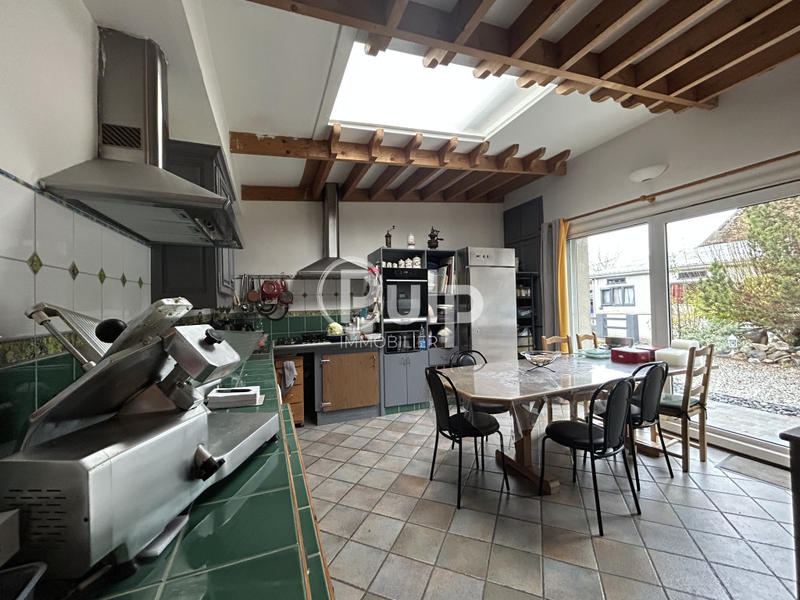 Maison - 180 m² - 8 pièces