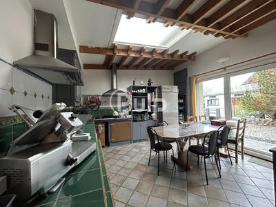 Maison - 180 m² - 8 pièces