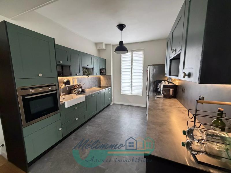 Maison - 165 m² - 9 pièces