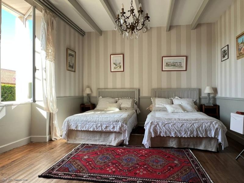 Longère - 293 m² - 8 pièces