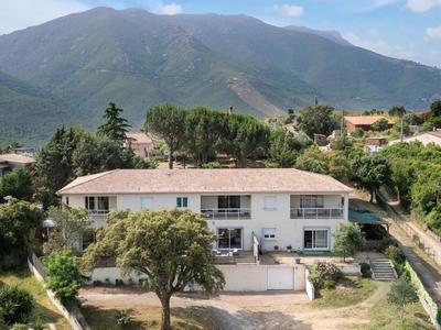 Maison - 358 m² - 12 pièces