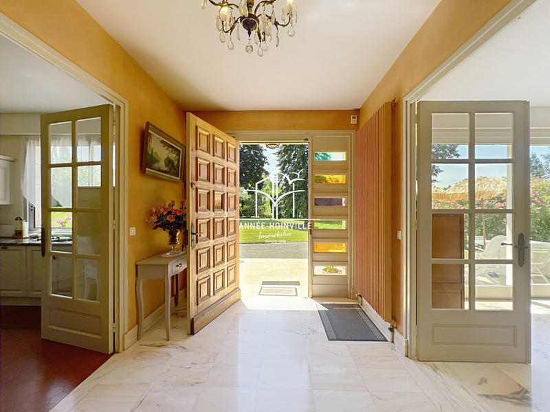 Villa - 266 m² - 8 pièces