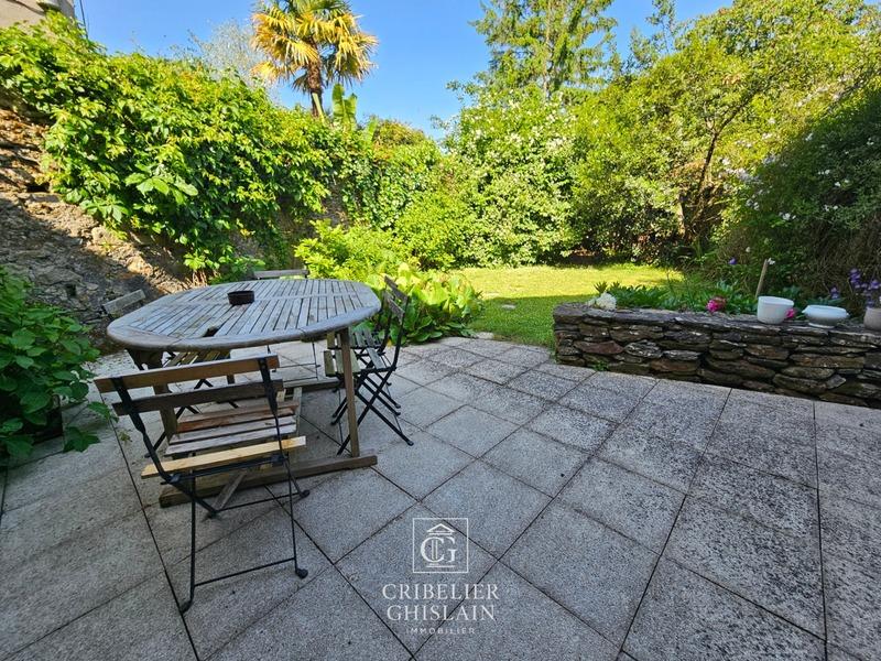 Maison - 248 m² - 9 pièces