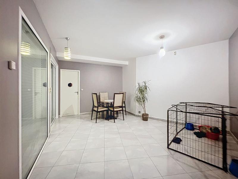 Maison - 260 m² - 10 pièces