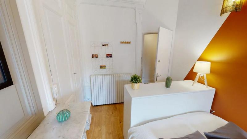 Chambre - 11 m² - 5 pièces