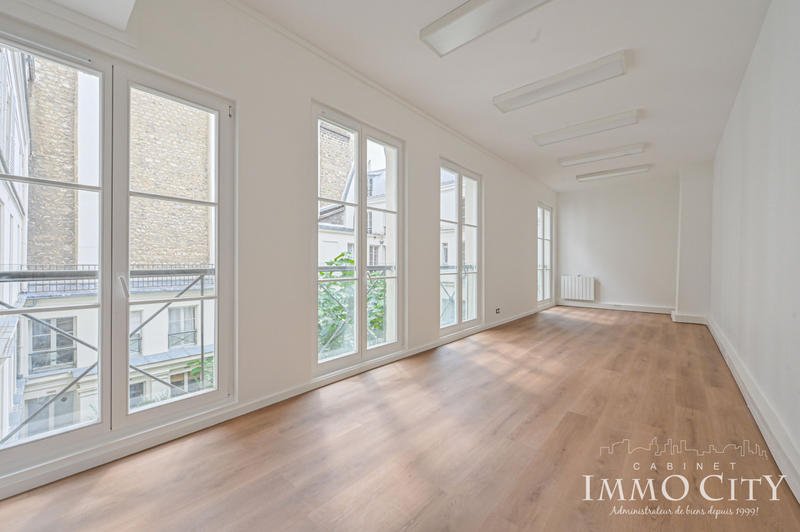 Bureau - 150 m² - 6 pièces