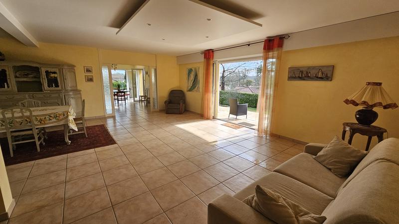 Maison - 210 m² - 10 pièces