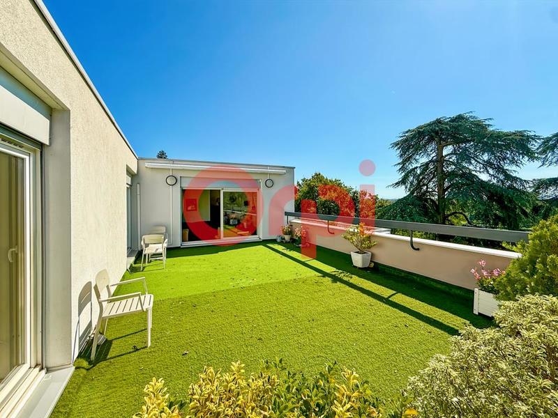 Appartement - 120 m² - 6 pièces