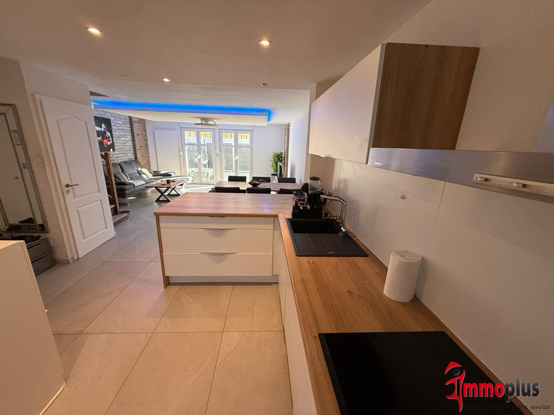 Maison - 93 m² - 5 pièces