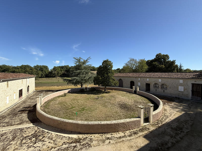 Maison - 400 m² - 12 pièces