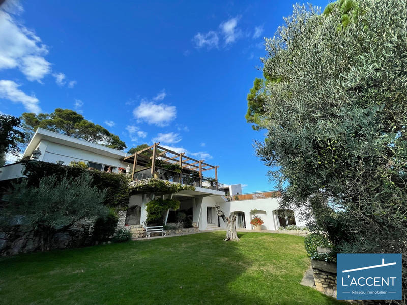 Maison - 375 m² - 15 pièces