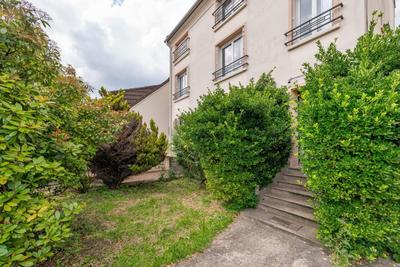 Maison - 250 m² - 17 pièces