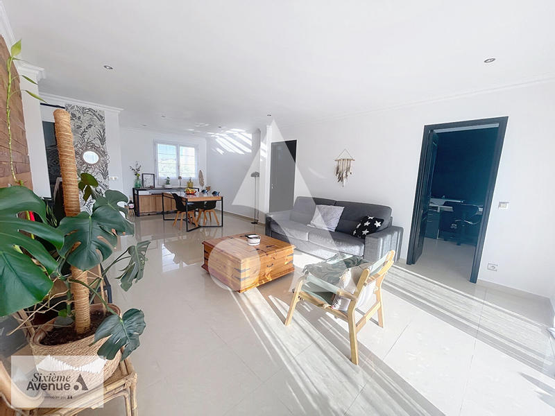 Appartement - 85 m² - 5 pièces