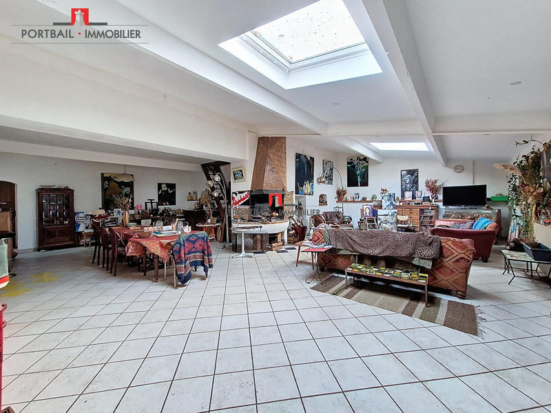 Maison - 422 m² - 8 pièces