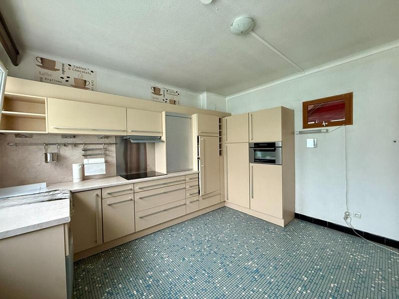 Maison - 240 m² - 9 pièces