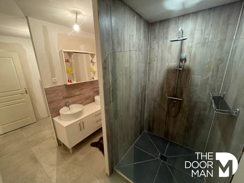 Maison - 198 m² - 8 pièces