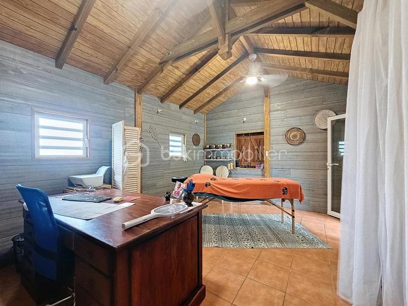 Propriété - 211 m² - 9 pièces