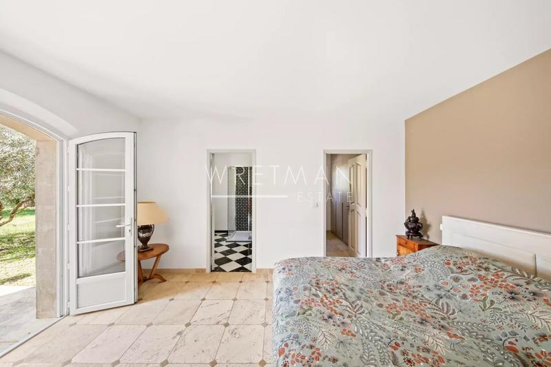 Villa - 260 m² - 10 pièces