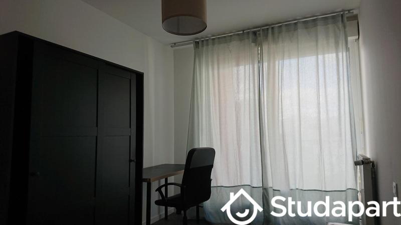 Chambre - 11 m² - 1 pièce