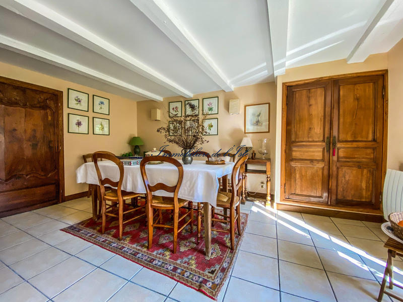 Maison - 300 m² - 11 pièces