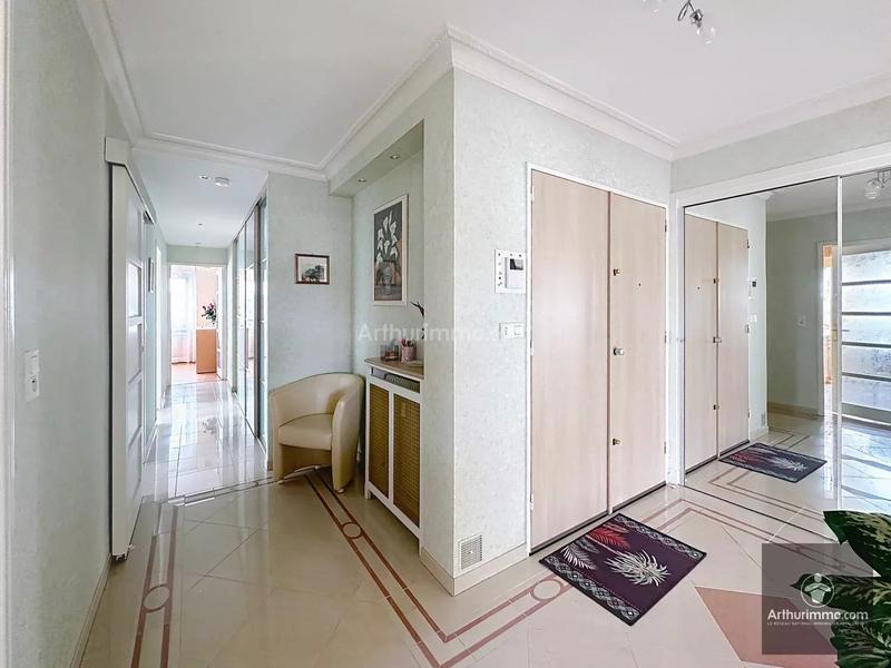 Appartement - 93 m² - 4 pièces