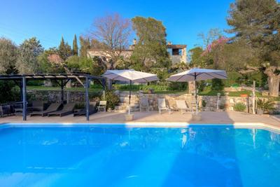 Maison - 342 m² - 9 pièces