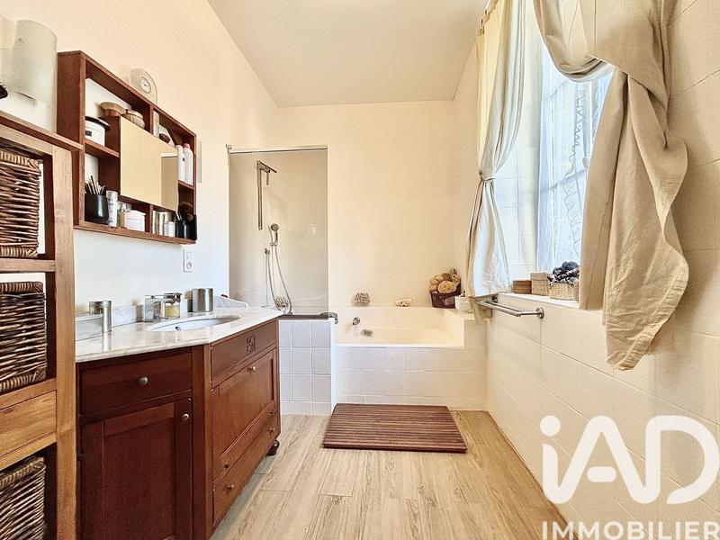 Maison - 230 m² - 8 pièces