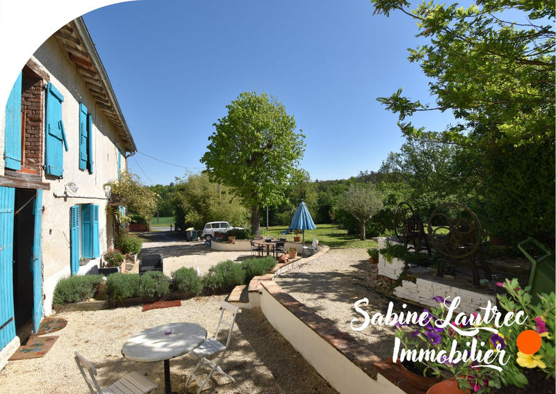 Propriété - 270 m² - 7 pièces