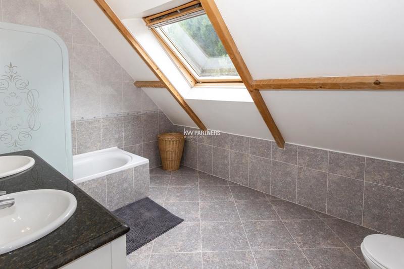 Maison - 230 m² - 8 pièces