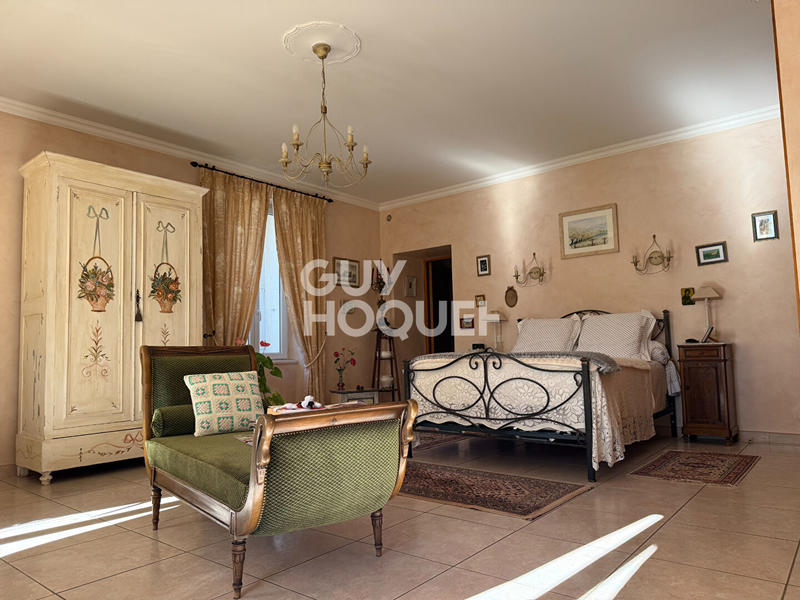 Maison bourgeoise - 680 m² - 20 pièces