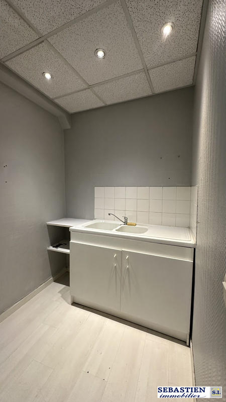 Local commercial - 76 m² - 6 pièces