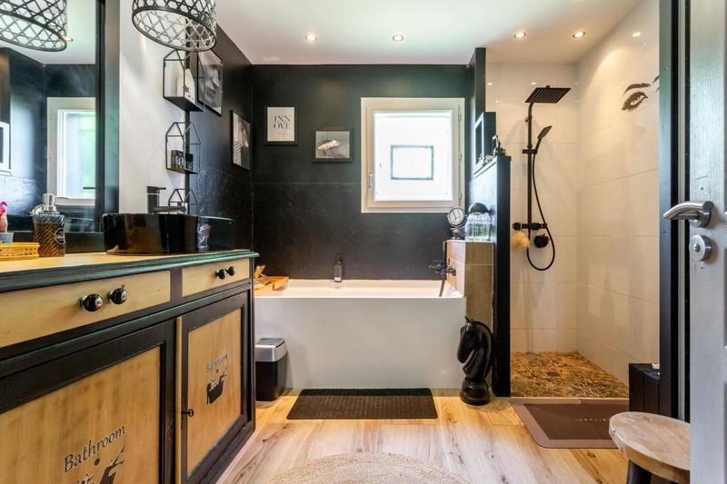 Maison - 200 m² - 8 pièces