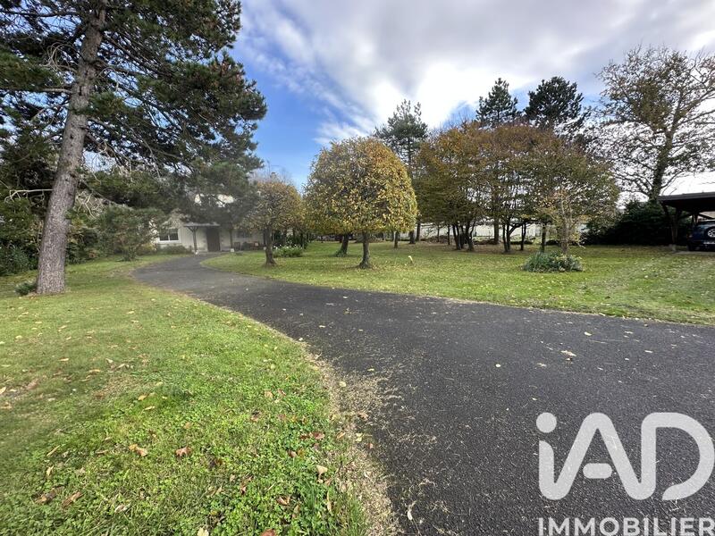 Maison - 268 m² - 9 pièces