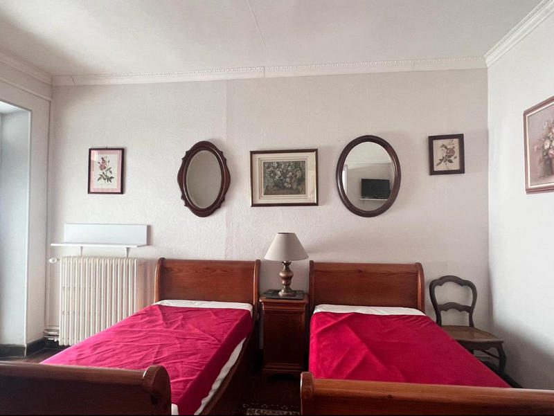 Maison - 256 m² - 9 pièces