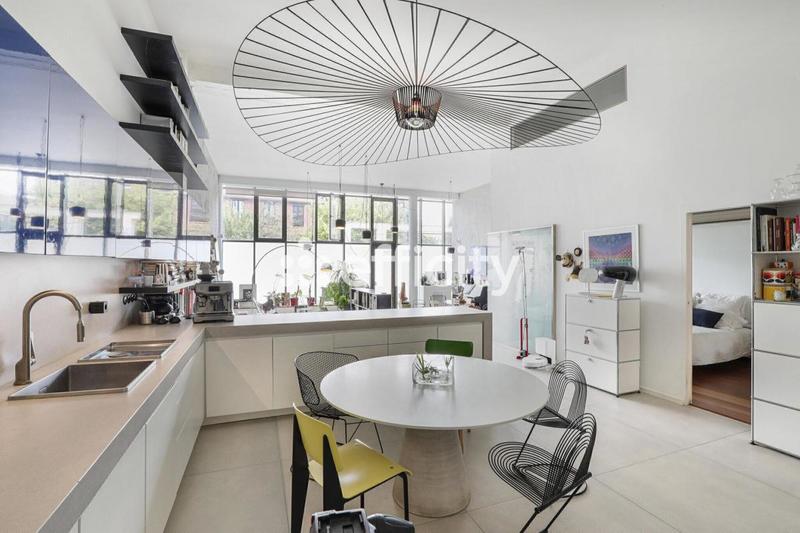 Loft - 196 m² - 5 pièces