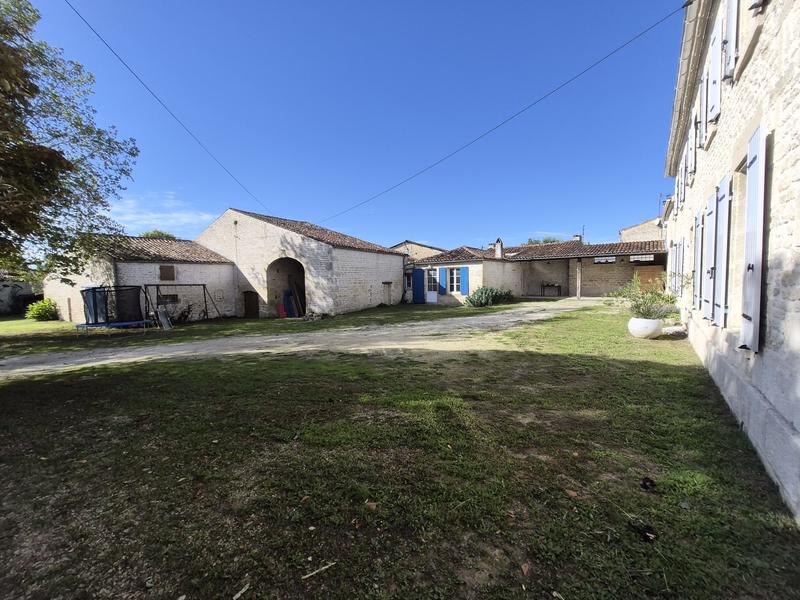 Maison ancienne - 315 m² - 13 pièces