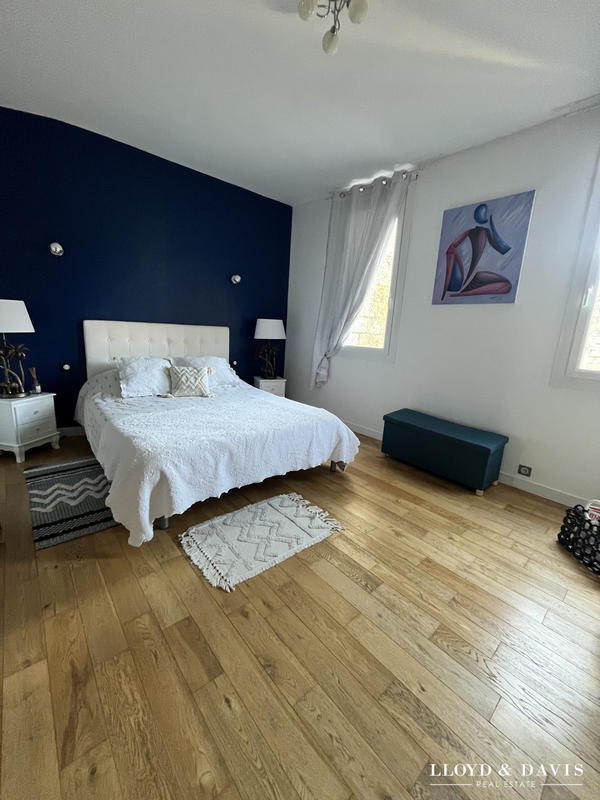 Maison - 220 m² - 9 pièces