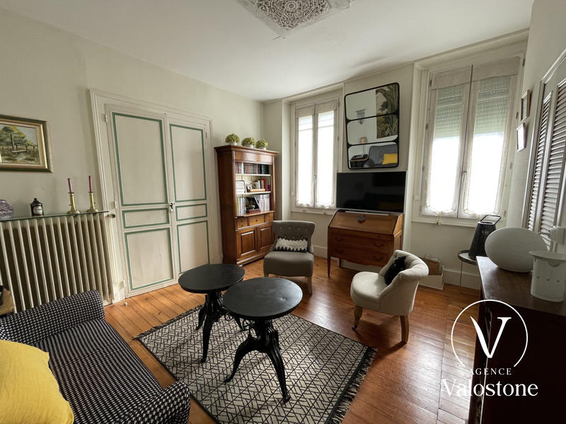 Maison traditionnelle - 285 m² - 10 pièces