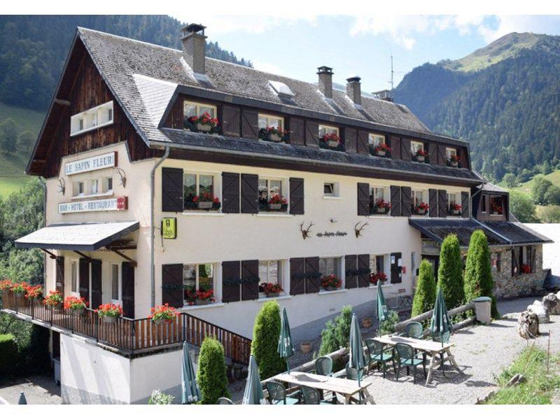 Local commercial - 1 180 m² - 32 pièces