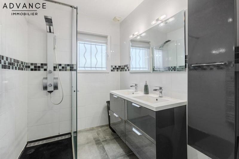 Maison - 150 m² - 8 pièces