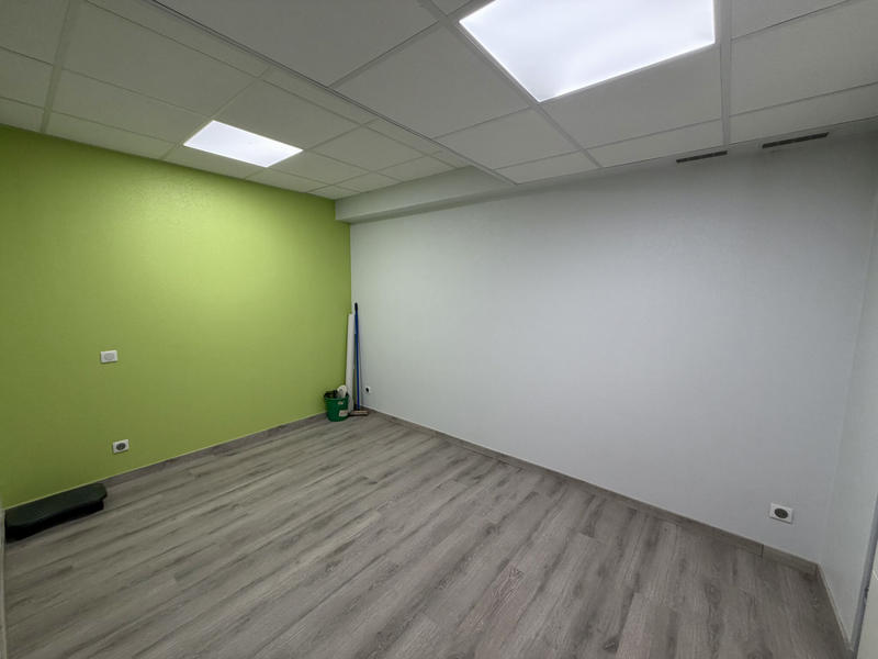 Local commercial - 76 m² - 3 pièces