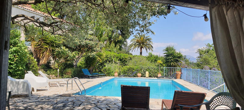 Villa - 205 m² - 9 pièces